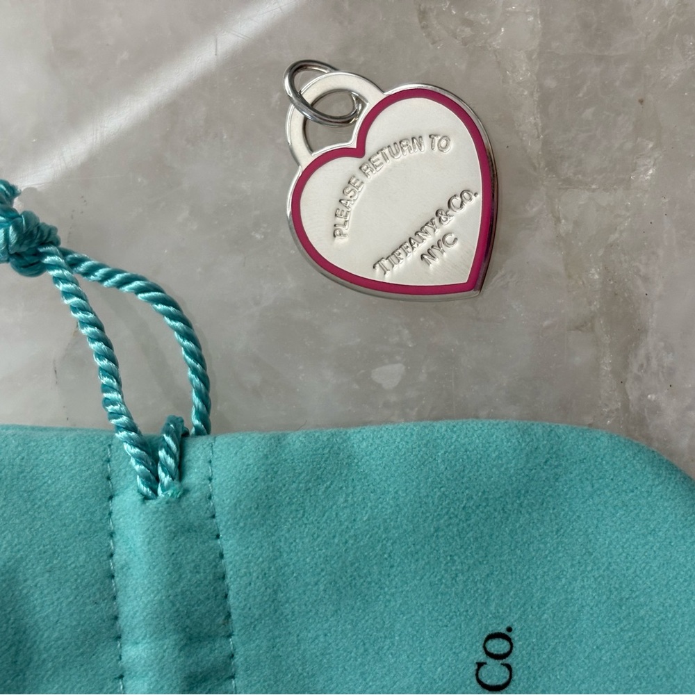 Authentic Tiffany & Co. Large 37mm Silver Heart Charm, pink enamel - Picture 8 of 14
